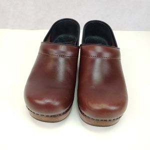 Dansko womens leather brown clogs